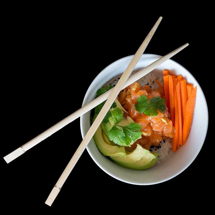 Sushi bowl au saumon, à l’avocat et à la carotte